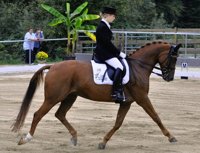 Adeline Fehrenbacher siegte mit  Woody... der M-Dressur, dem Turnierhhepunkt.   | Foto: Verein