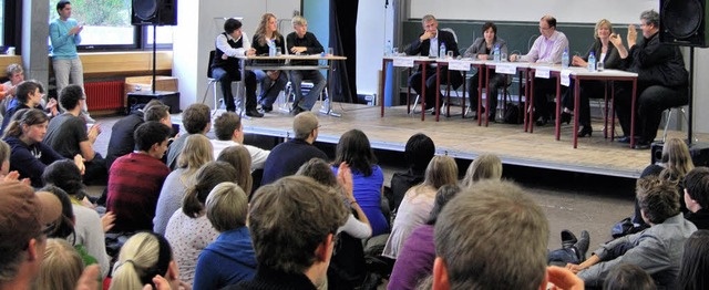 Lebhaft wurde am Staufener Faust-Gymna...t den Bundestagskandidaten diskutiert.  | Foto: Felix Jehle