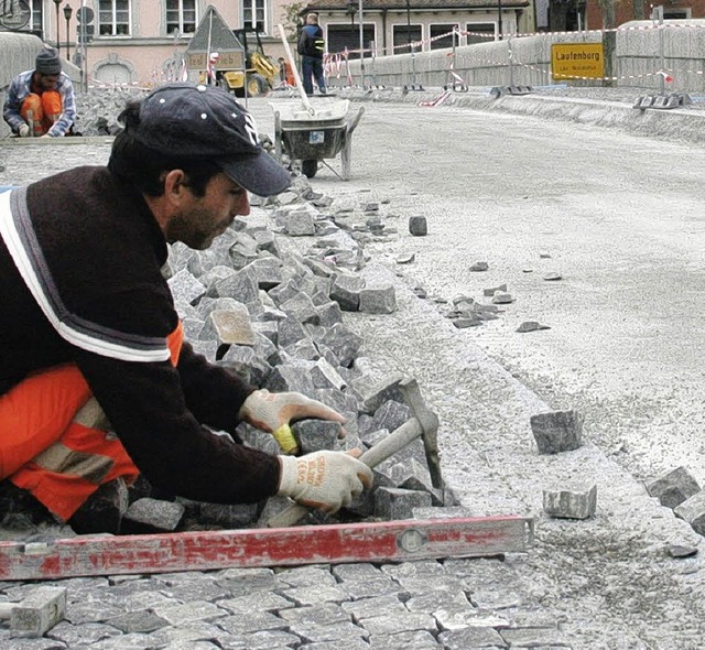 Die Zwangspause  auf der grenzberschr...auf der Laufenbrcke im November 2008   | Foto: FRED THELEN