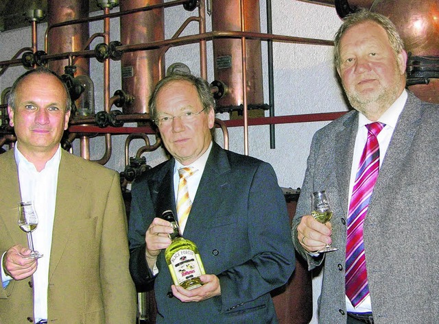 Sie halten den Baden-Whiskey in der Ha... Karsruher Destillerie Kammer-Kirsch.   | Foto: Huber
