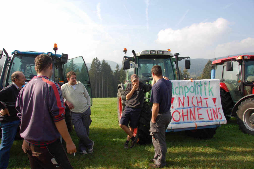 Proteste sdbadischer Landwirte in Freiburg gegen die niedrigen Milchpreise.