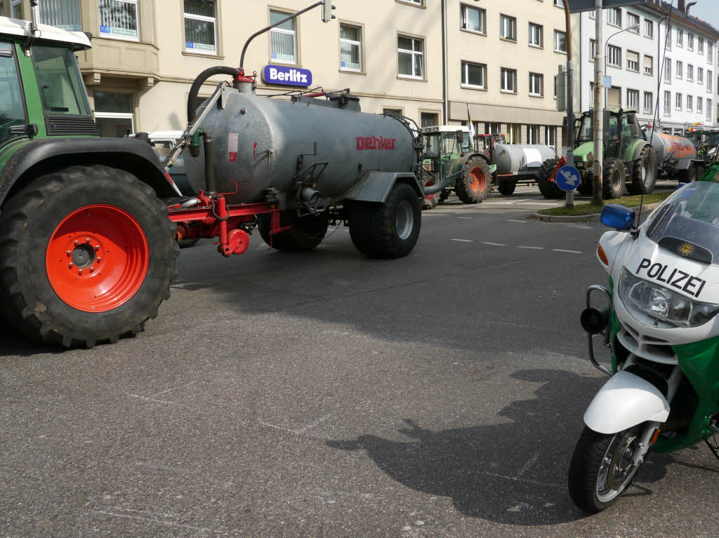 Milchbauern erobern die Freiburger Innenstadt