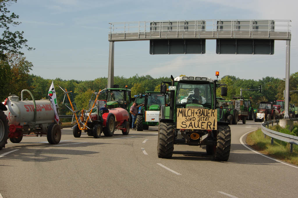 Milch und Bauern sind sauer.