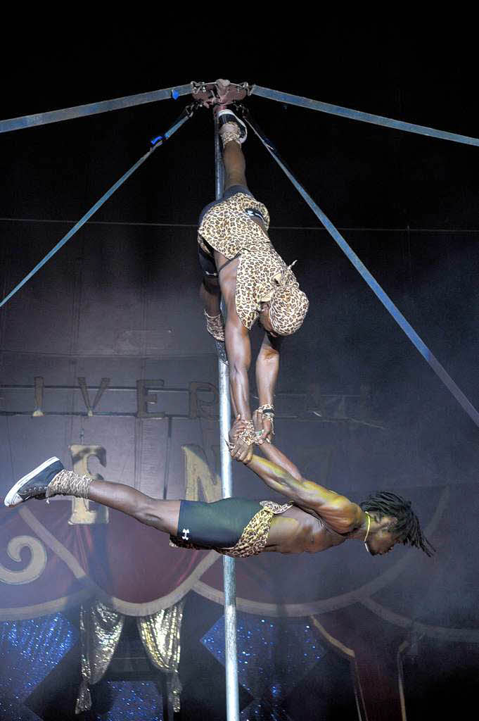 Akrobatik der Simbabwe Boys