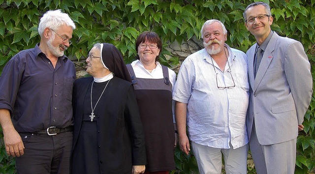 Roland Saurer (St.-Ursula-Heim), Schwe...inks), freuen sich ber die Spenden.    | Foto: burgmaier