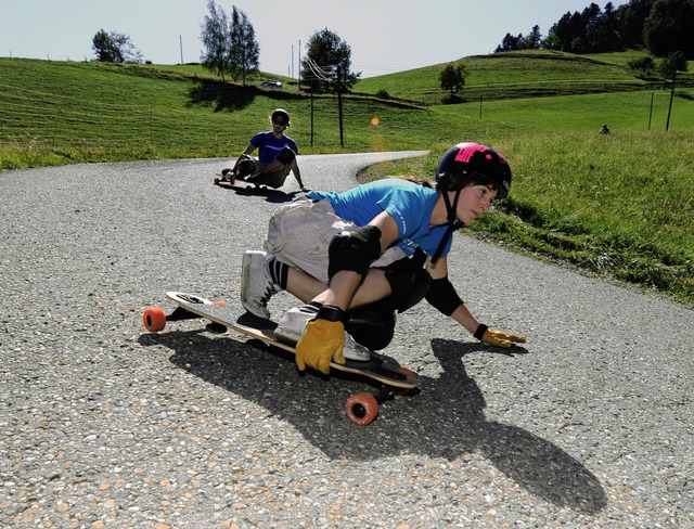 Gekonnt die Kurve kratzen: Fr Longboarderin Felicitas Bcheler kein Problem.   | Foto: Ingo Schneider
