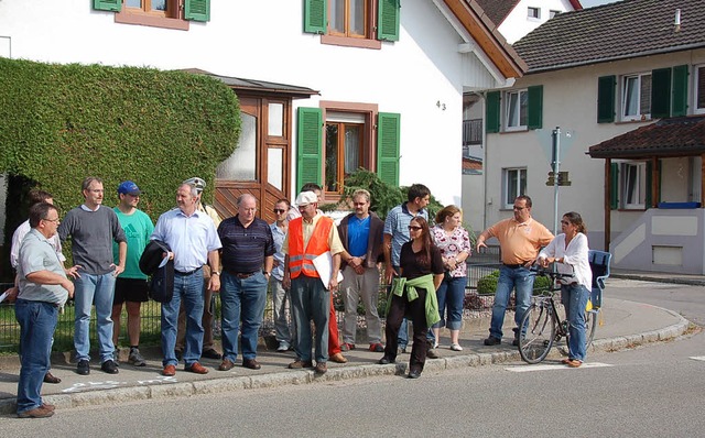 An dieser Stelle an der Kanderner Stra...ch, ein Fugngerberweg  entstehen.    | Foto: Wolfgang Roth