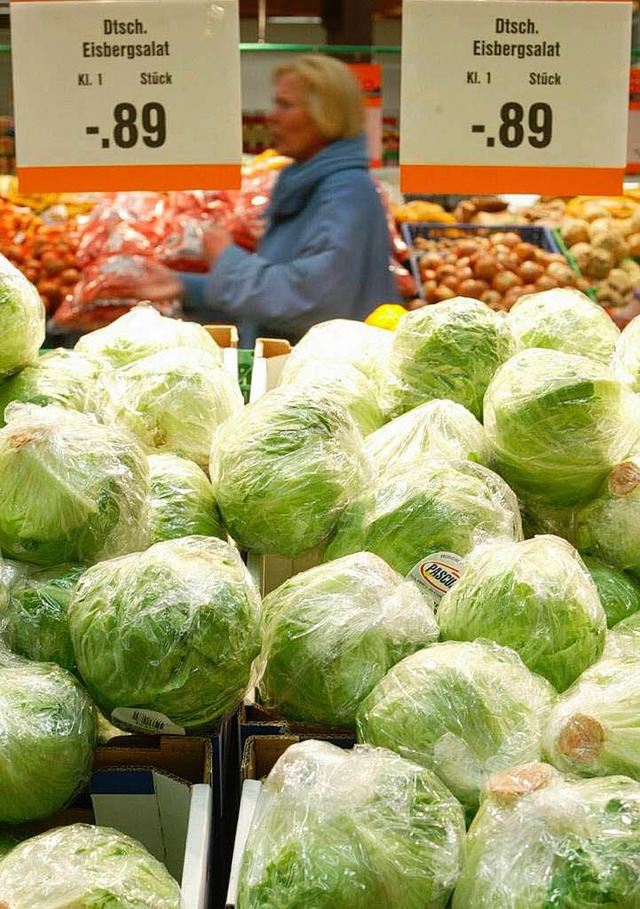 Im Supermarkt an die Umwelt denken: Auch Lebensmittel haben eine Klimabilanz.  | Foto: ddp