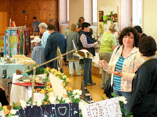 Ein breites Angebot an Hobbykunst und ...Herbstmarkt in und um die Alte Halle.   | Foto: Eberhard kopp