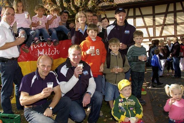 Bauern verschenken Milch