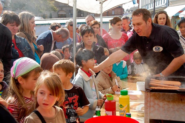 Gleich gibt&#8217;s Wrstchen...  | Foto: Sylvia-Karina Jahn