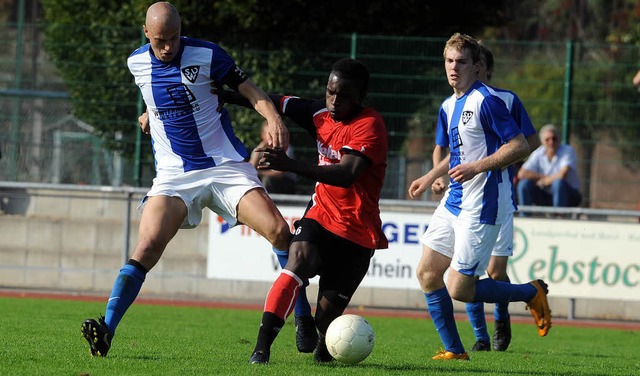 Die Weiler Defensive lie nicht viel z...Dennoch verlor der Gastgeber mit 2:3.   | Foto: Meinrad Schn