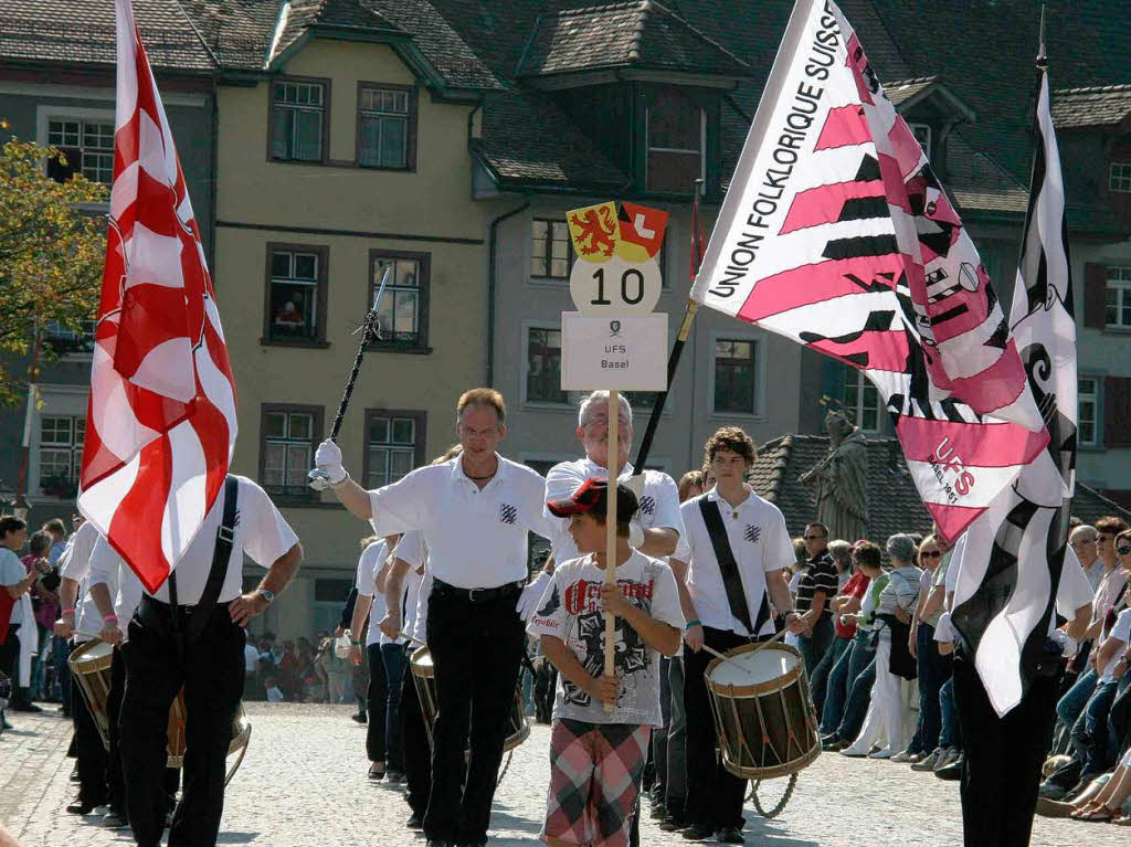 Tne von Jungtrommlern und Jungpfeifern erfllten die beiden Altstdte von Laufenburg.