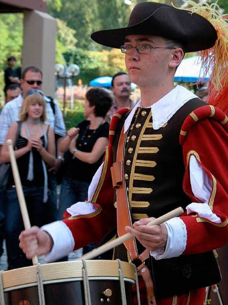 Tne von Jungtrommlern und Jungpfeifern erfllten die beiden Altstdte von Laufenburg.