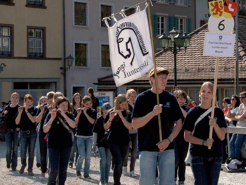 Tne von Jungtrommlern und Jungpfeifern erfllten die beiden Altstdte von Laufenburg.