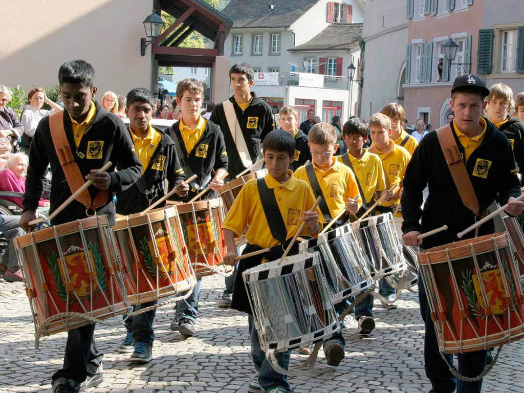 Tne von Jungtrommlern und Jungpfeifern erfllten die beiden Altstdte von Laufenburg.