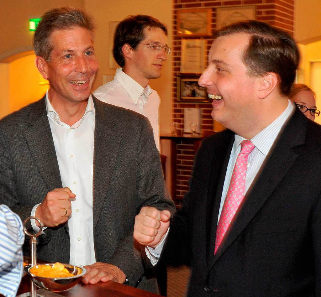 Landtagsabgeordneter Klaus Schle (links) und Daniel Sander bei der Party der CDU.
