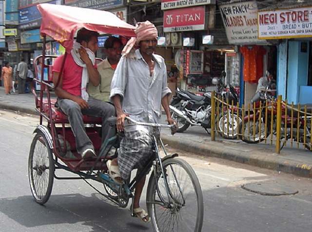 Die Rikscha gehrt in Indien zum Straenbild.   | Foto: Dpa