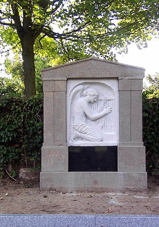 Die neue Urnensammelgrabsttte an der westlichen Friedhofsseite in Hugsweier.   | Foto: Alfred Arbandt