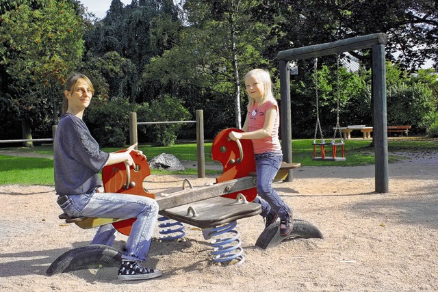 Im Irmapark  wollen Rathaus und Gemein...ckenden Gerten und Requisiten bauen.   | Foto: Bchle