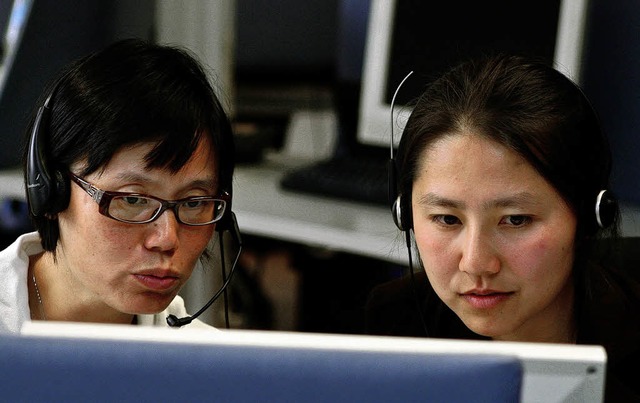 Telefonbefragungen nach Asien: Vom Lr...ter gehen Gesprche in die ganze Welt.  | Foto: Bastian Henning