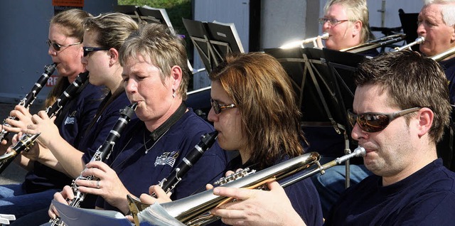 Stimmungsvoll ging es am Sonntag beim Suserfest der Narrenzufnt flingen zu.  | Foto: jrn kerkchoff