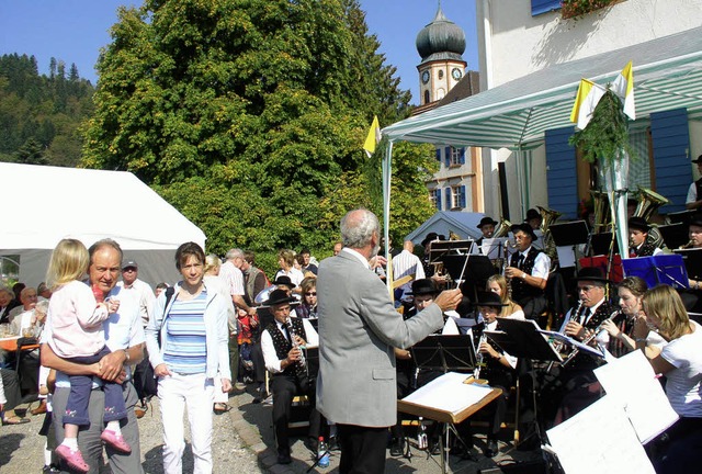 Whrend es im Klostergarten ein buntes...an einer Klosterfhrung teilzunehmen.   | Foto: Eberhard Gross