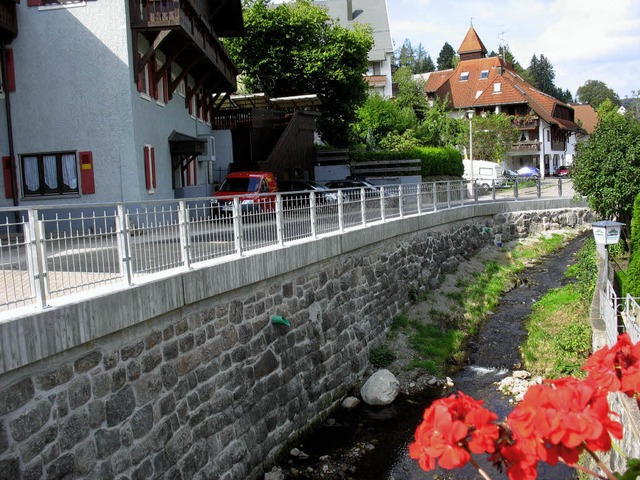Sanirung der Haslachmauer in der Ortsmitte von Lenzkirch ist abgeschlossen  | Foto: Manfred-G. Haderer