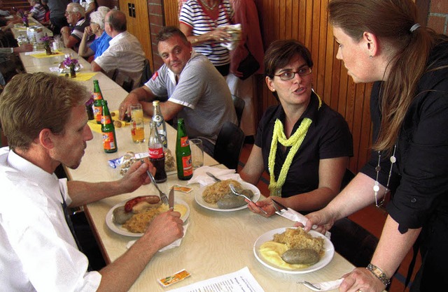 Der FV servierte alle Spezialitten einer Metzgete.   | Foto: Bernhard Birlin