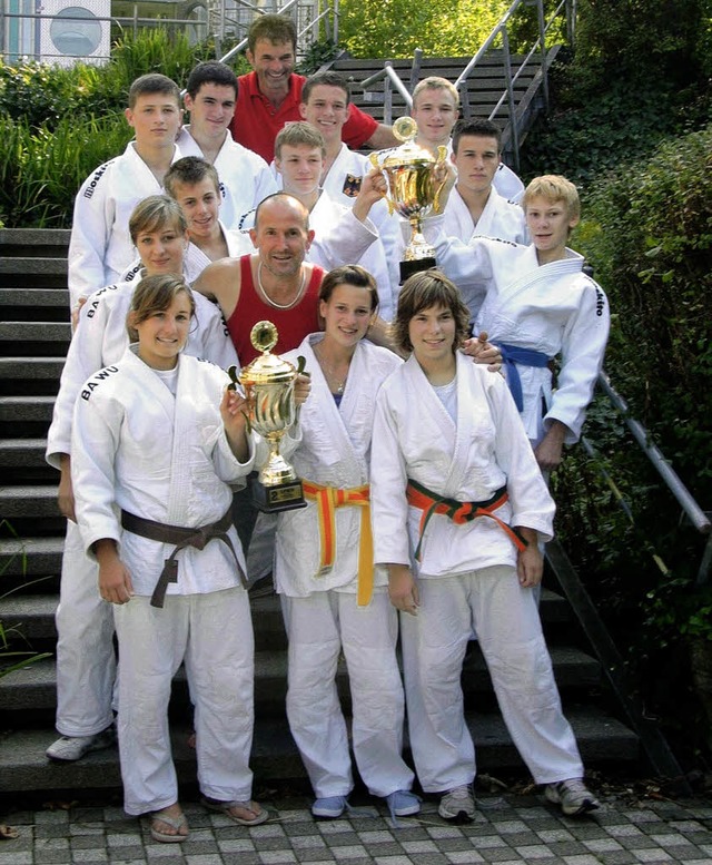 Die Heitersheimer Judoka rumten bei d...annschaftsmeisterschaften Pokale ab.    | Foto: Sabine Model