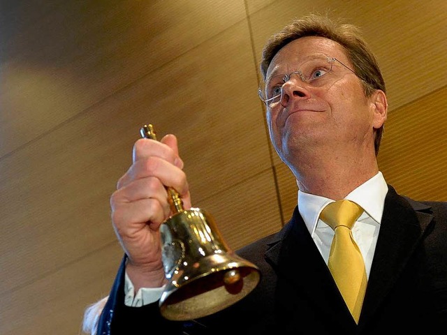 Der Mann mit der Glocke: Guido Westerwelle  | Foto: ddp