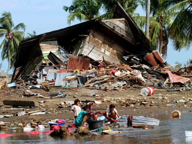 Wie dieses Haus wurden viele   vom Tsunami zerstrt.  | Foto: dpa