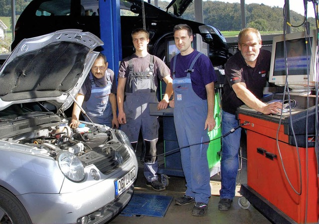 Spezialisten, wenn&#8217;s ums Auto ge...dTextAus>25-jhrige Betriebsbestehen.   | Foto: Wolfgang Beck