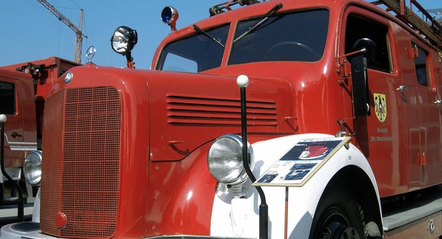 Beim Hock der Freiwilligen Feuerwehr i...ab es interessante Fahrzeuge zu sehen.  | Foto: christine aniol