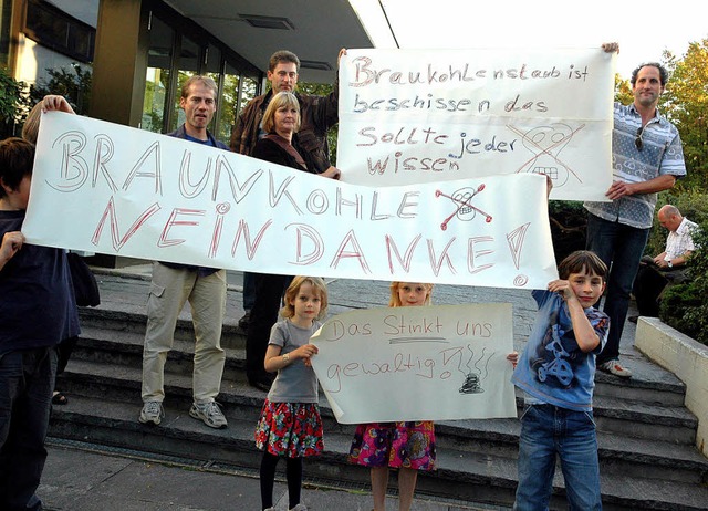 Anwohner protestieren gegen Braunkohlestaub.   | Foto: Ralf H. Dorweiler