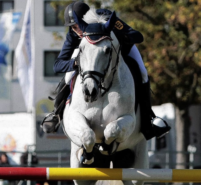 In der  Springprfung der Klasse  M** ...it Pavaretto  auf den fnften  Platz.   | Foto:  Faruk nver