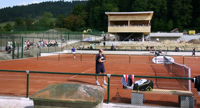 Der Tennisclub hat seine acht neuen Pltze in Besitz genommen.   | Foto: Stefanie Sigmund