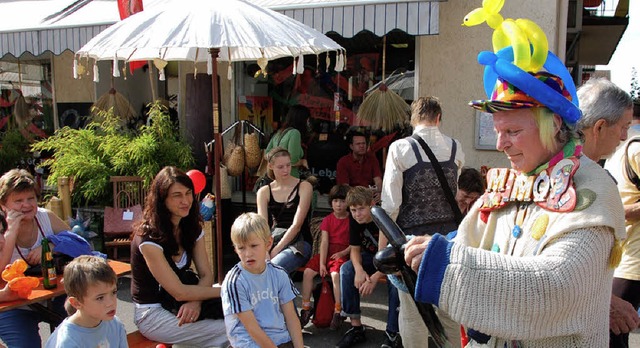 Auch den jungen Besuchern wird beim Ma...inkaufstag in Haltingen viel geboten.   | Foto: Senf