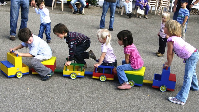 Die Kinder starteten gleich mit der ersten Probefahrt.   | Foto: Ulrike Spiegelhalter