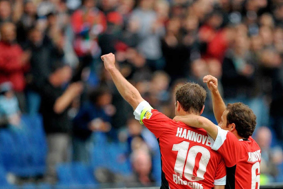 Siegerjubel: 96 schlägt den SCF. (Foto: dpa) Siegerjubel: 96 schlägt den SCF. (Foto: dpa)