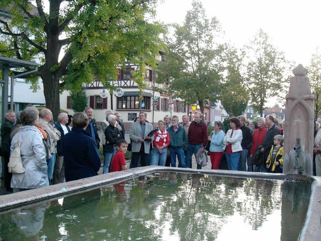 Der Rundgang fhrte auch am Stockbrunnen vorbei.   | Foto: Anja Schaub