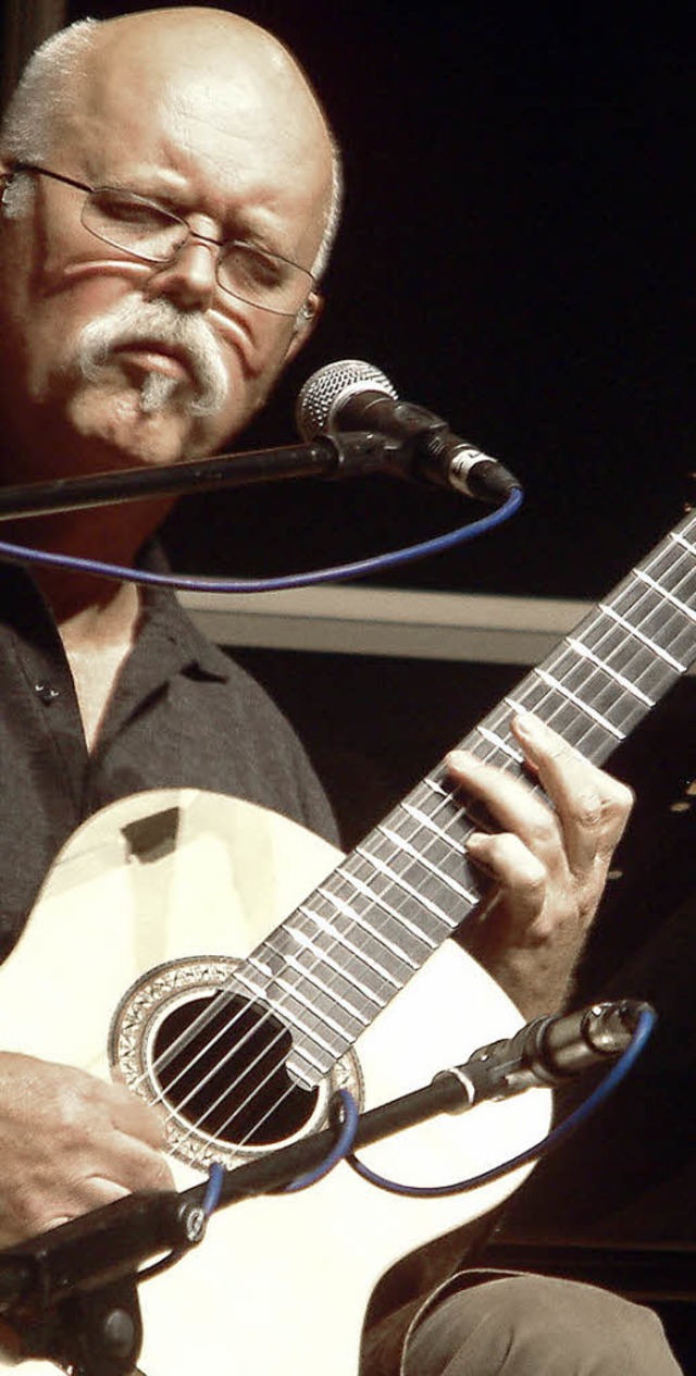 Ruhige Stcke in meditativer Stimmung ... Qualey bei der Gitarrennacht in Wehr.  | Foto: frey