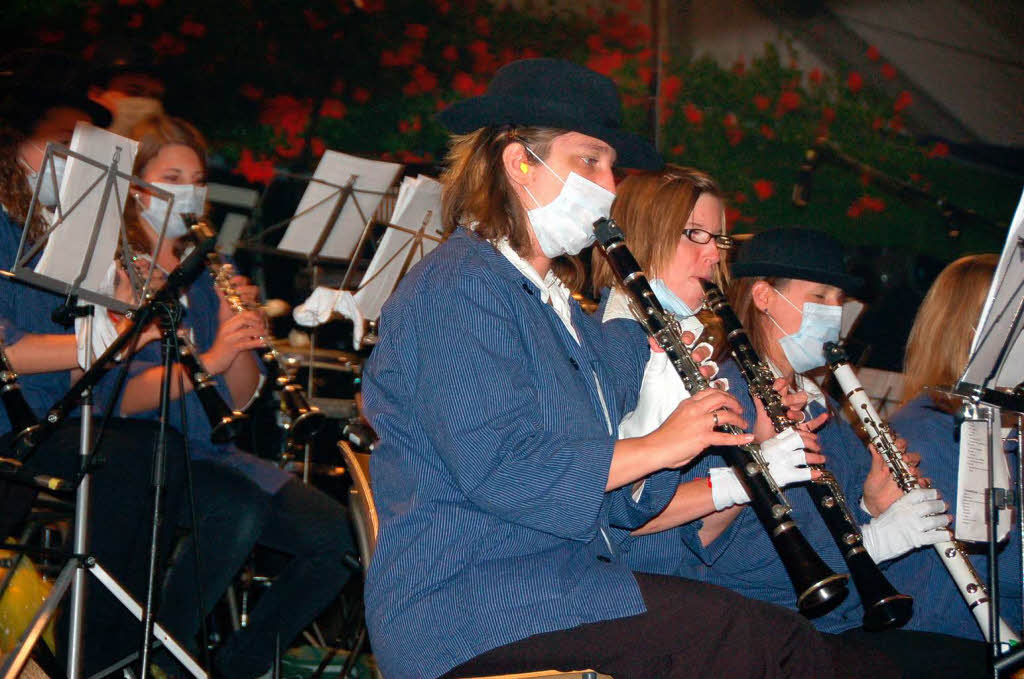 Die Winzerfestgste lieen sich vom Musikverein und seinen Solisten mitreien