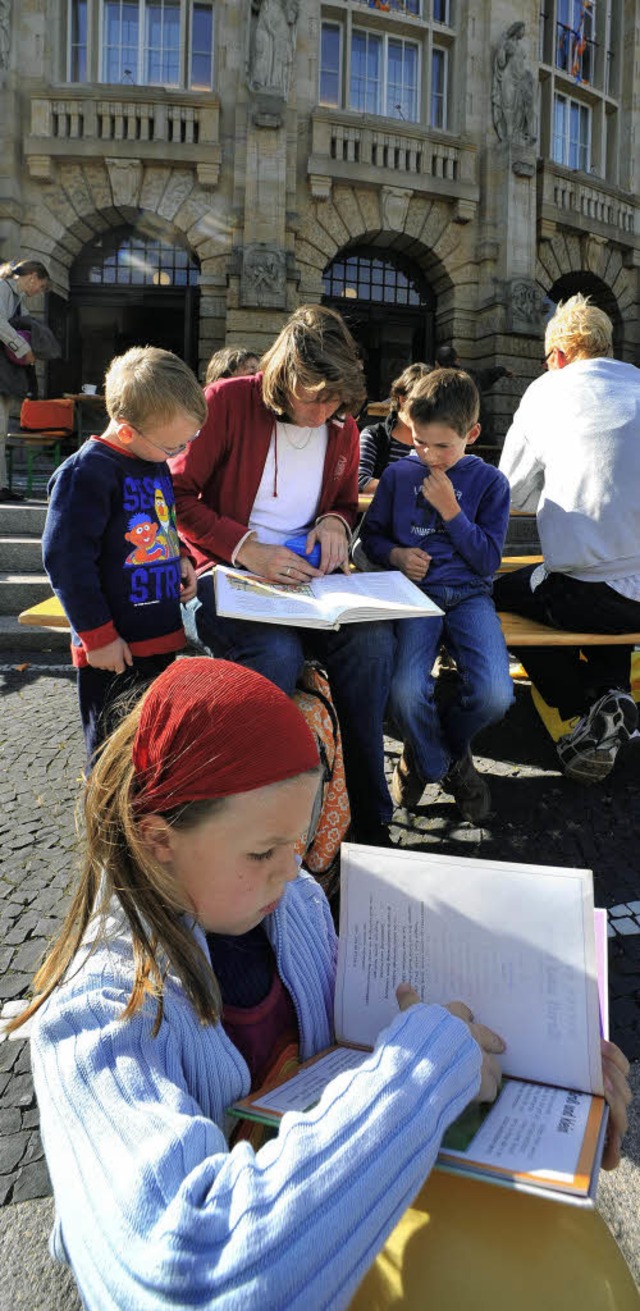 Lesen, lesen, vorlesen: Das taten gest...Sams&#8220;-Autor  Paul Maar (Mitte).   | Foto: bamberger