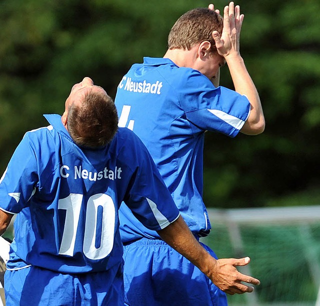 Fassungslose Neustdter: Die Blauen waren beim 0:3 in Furtwangen chancenlos.   | Foto: Patrick Seeger