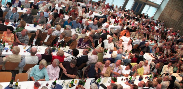 Genossen die Stunden bei der Genossens...Volksbankmitglieder in der  Stadthalle  | Foto: Erika Sieberts