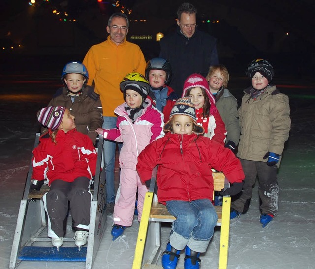 Kindergeburtstag auf dem Eis &#8211; n...ders (hinten von links) buchen kann.    | Foto: Frey