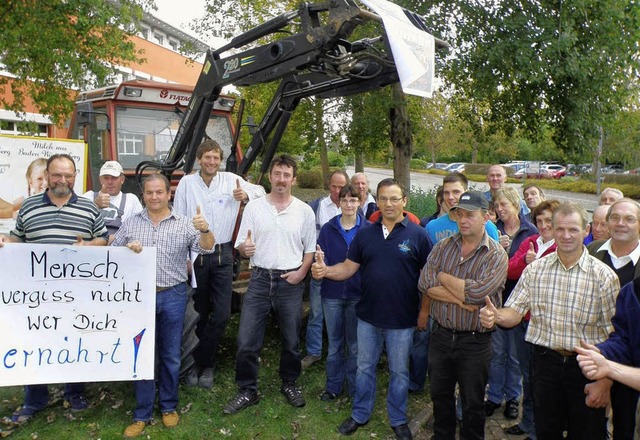 Vor dem Landwirtschaftsamt Donaueschin...nen mit Forderungen an die Politik.     | Foto: Beathalter