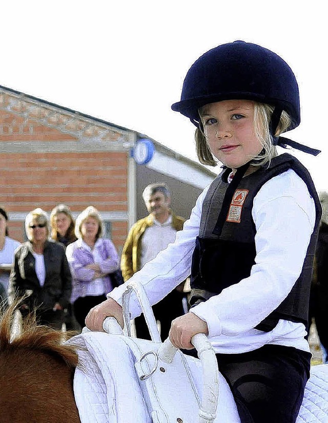 Auf dem Rcken des Ponys findet sie ihr Glck.  | Foto: Wolfgang Knstle