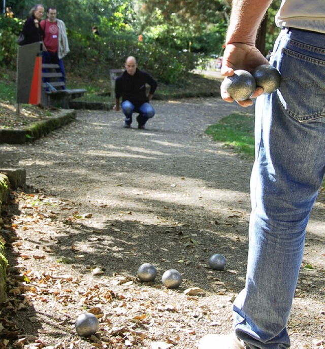 Boule-Turnier am See: Konzentration vor dem Wurf.   | Foto: S. Timm